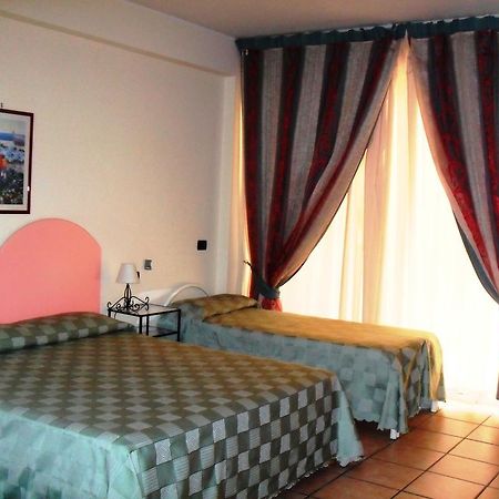 B&B La Grotta Sant'Alessio Siculo Exterior photo